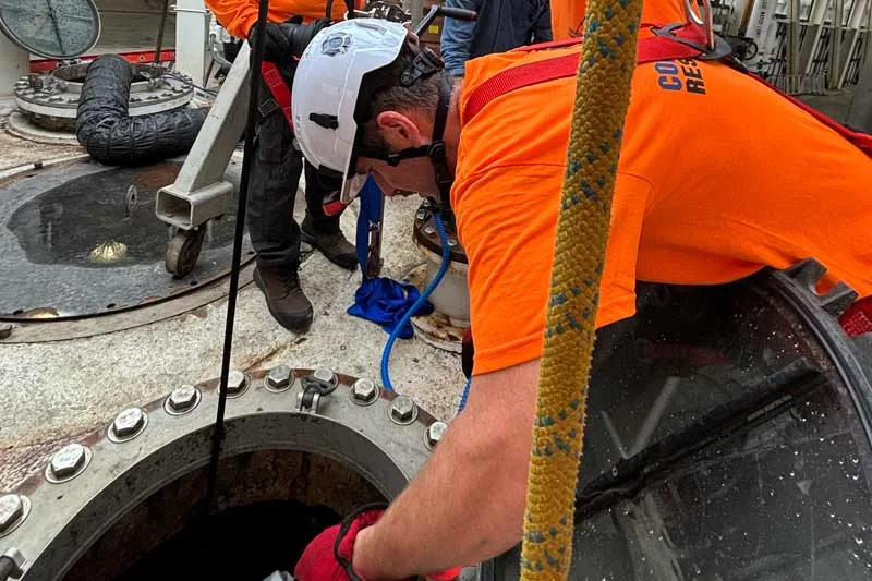 confined space entry attendant